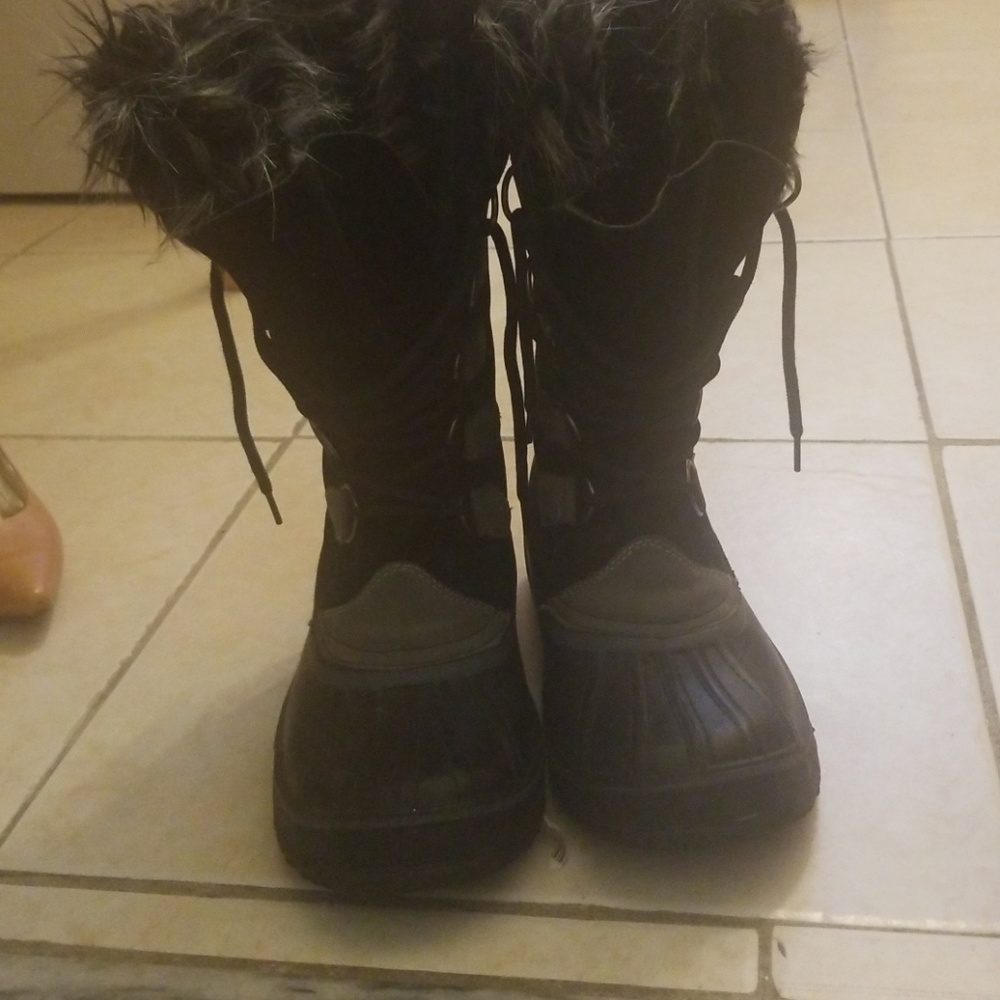 Snow boots